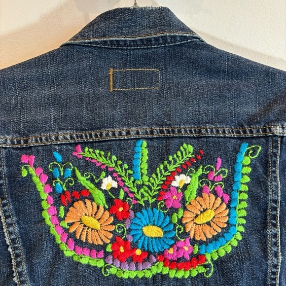 DENIM & SUPPLY Sz S Jean Jacket Floral Embroidery Distressed 100% Cotton Pockets - Picture 7 of 10